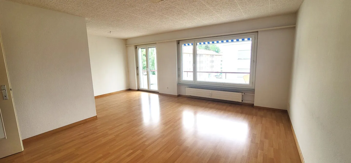 Geräumige moderne Wohnung mit Balkon - Foto 3 von 8