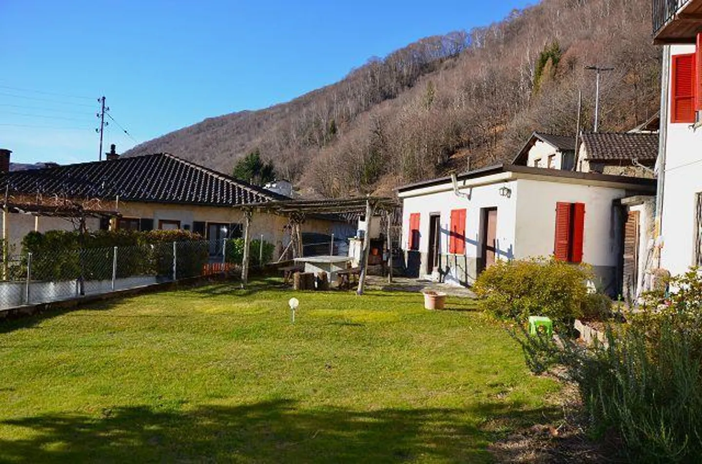 «6 1/2-Zimmer-Haus mit Grotto und Garten, sonnig, ruhig, schöne Aussicht/Casa di 6,5 loc. con grottino e bel giardino molto soleggiata con bella vista» - Foto 20 di 40