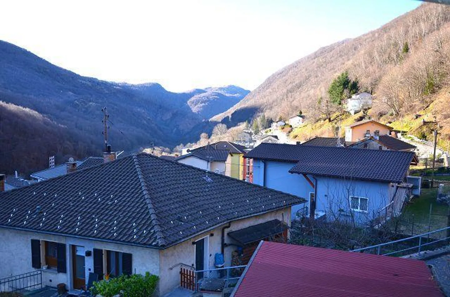 «6 1/2-Zimmer-Haus mit Grotto und Garten, sonnig, ruhig, schöne Aussicht/Casa di 6,5 loc. con grottino e bel giardino molto soleggiata con bella vista» - Foto 22 di 40