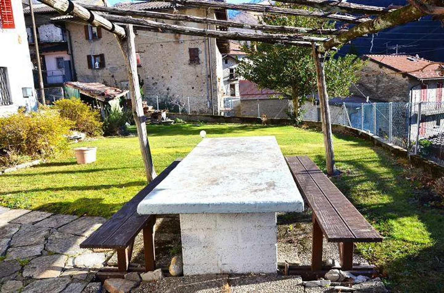 «6 1/2-Zimmer-Haus mit Grotto und Garten, sonnig, ruhig, schöne Aussicht/Casa di 6,5 loc. con grottino e bel giardino molto soleggiata con bella vista» - Foto 26 di 40