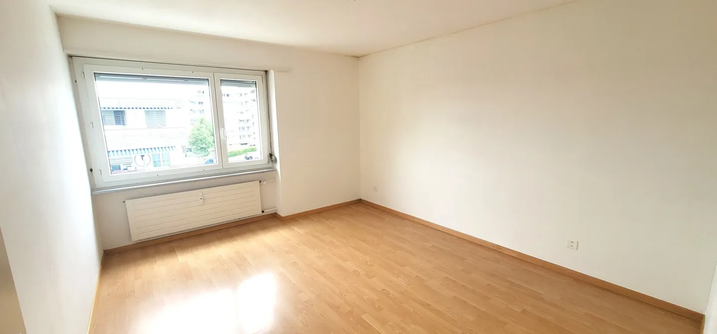 Geräumige moderne Wohnung mit Balkon - Foto 4 von 8