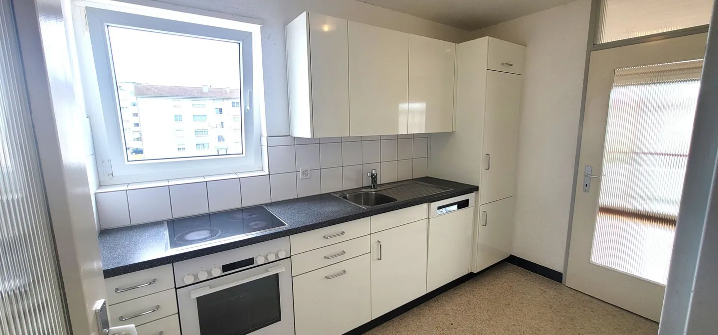 Geräumige moderne Wohnung mit Balkon - Foto 2 von 8