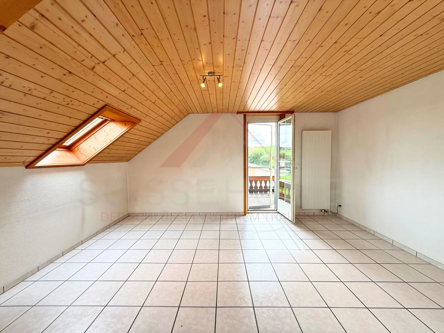 Appartement lumineux de 4,5 pièces à Grasswil - attrayant avec balcon et beau confort de vie - Photo 2 sur 20