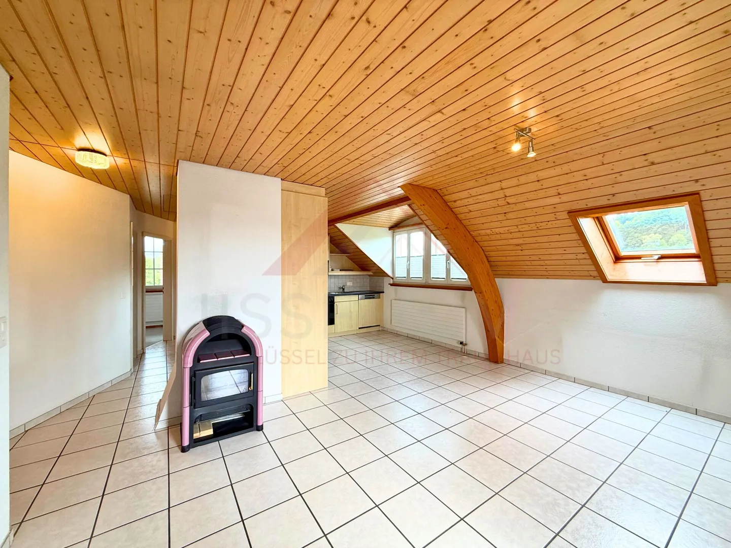 Appartement lumineux de 4,5 pièces à Grasswil - attrayant avec balcon et beau confort de vie - Photo 3 sur 20