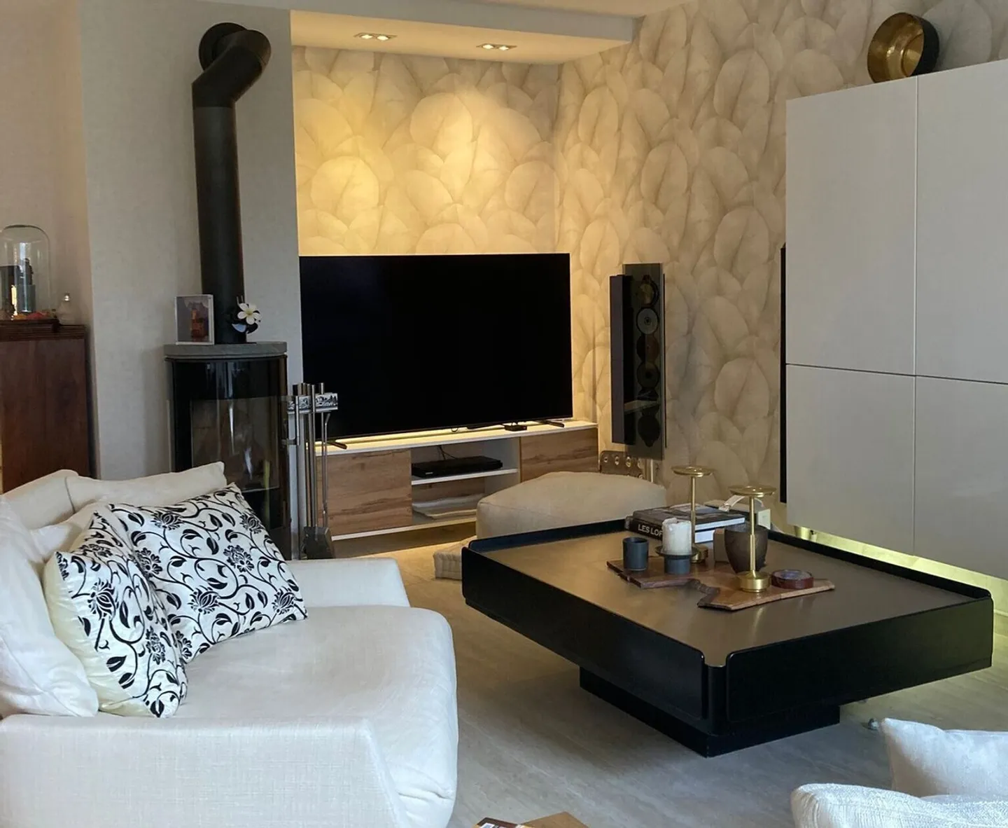 Maison jumelle de 6,5 pièces 
Magnifique jardin d'env. 400 m2 - Foto 2 von 4