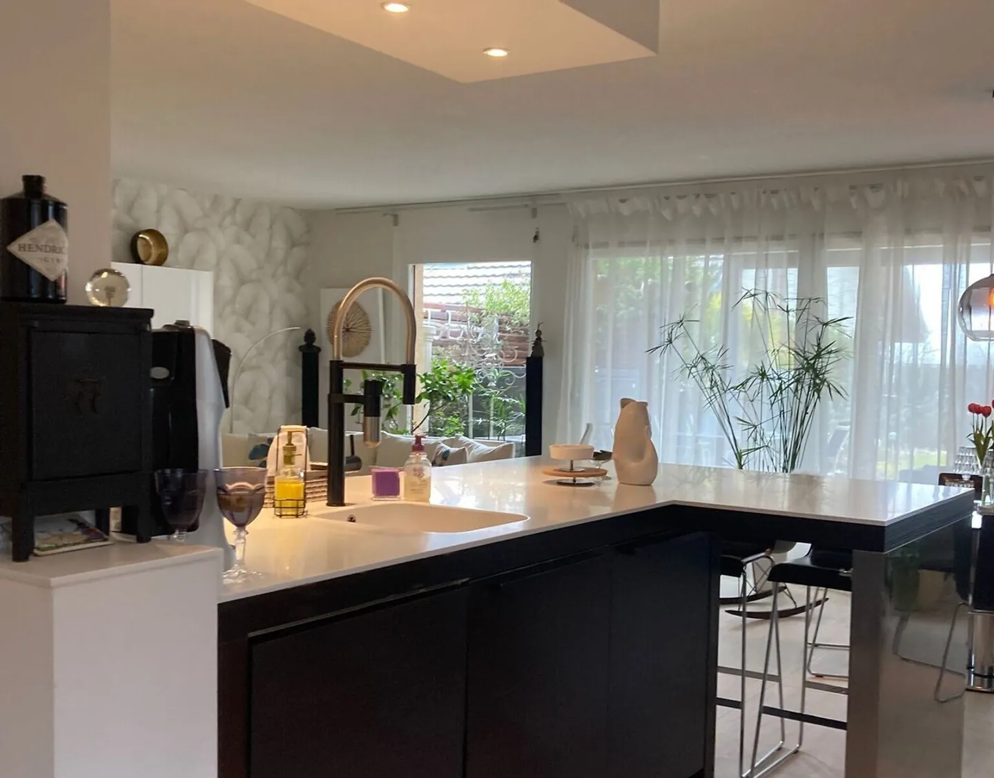 Maison jumelle de 6,5 pièces 
Magnifique jardin d'env. 400 m2 - Foto 3 von 4