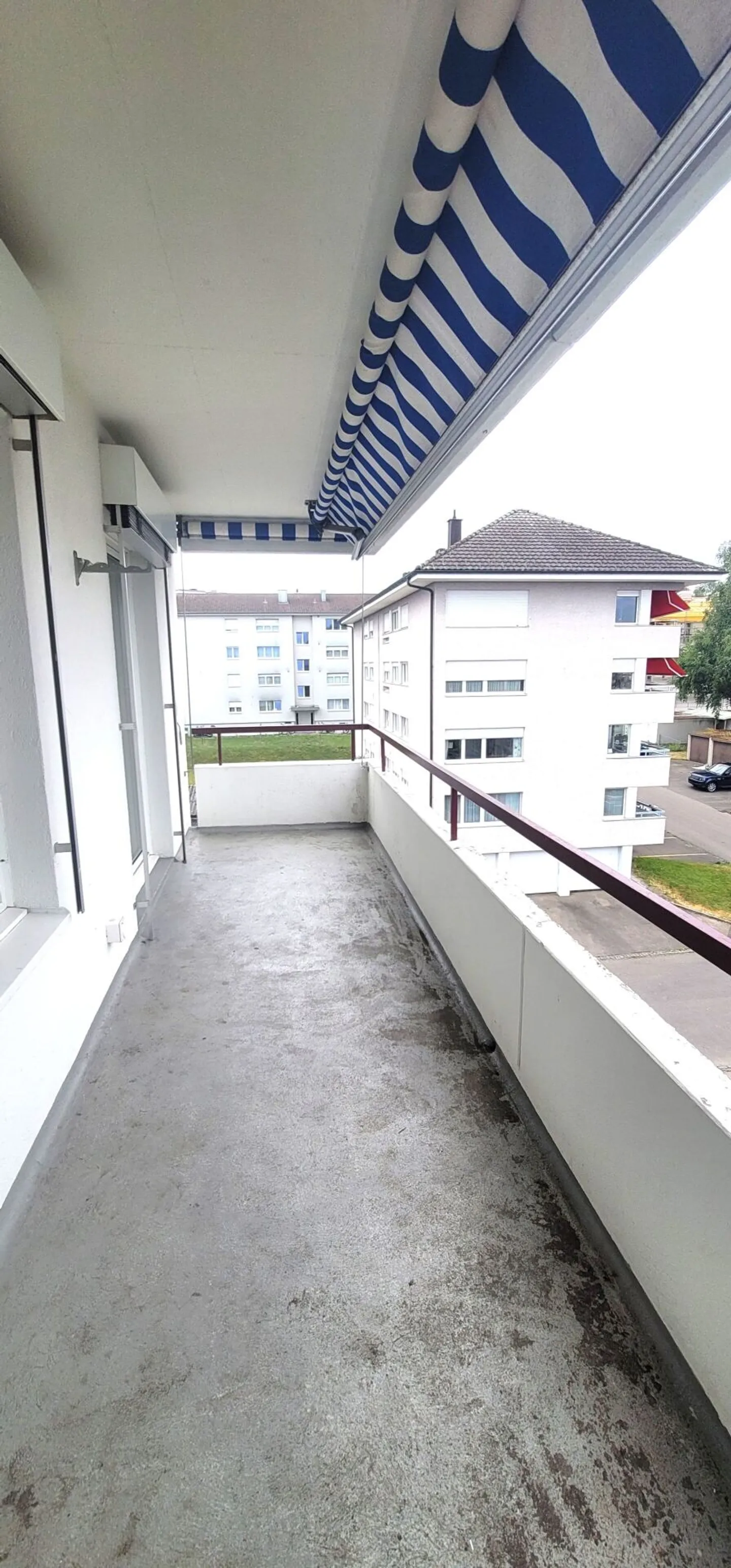 Geräumige moderne Wohnung mit Balkon - Foto 8 von 8