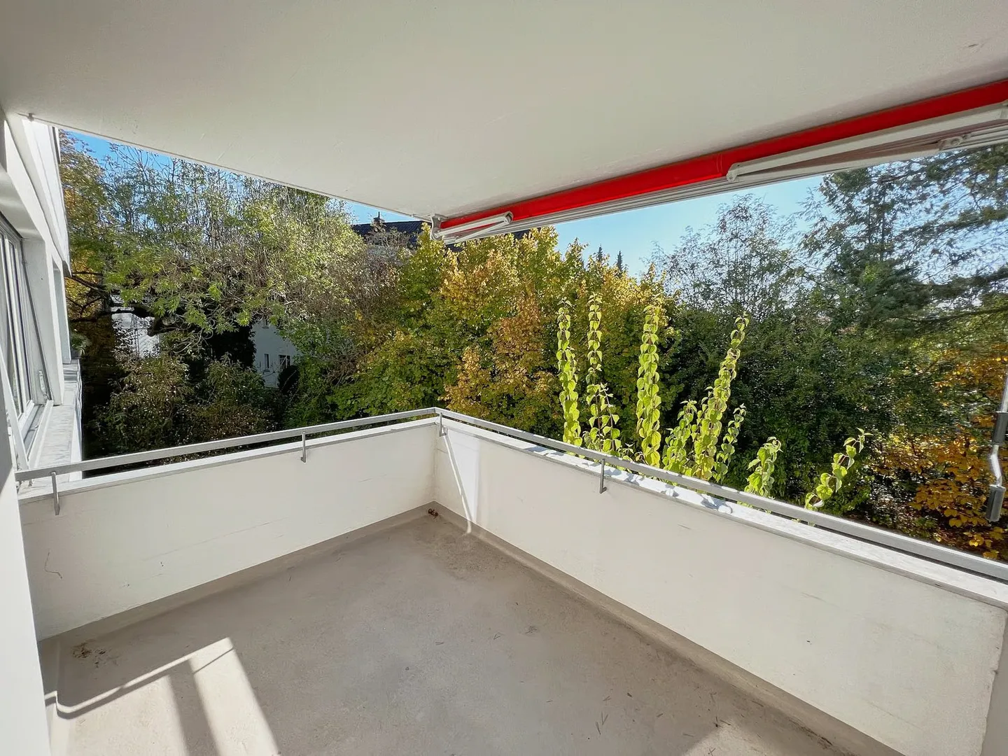 Appartamento di 1,5 stanze con grande balcone in posizione tranquilla (incluso posto auto sotterraneo) - Foto 5 di 7