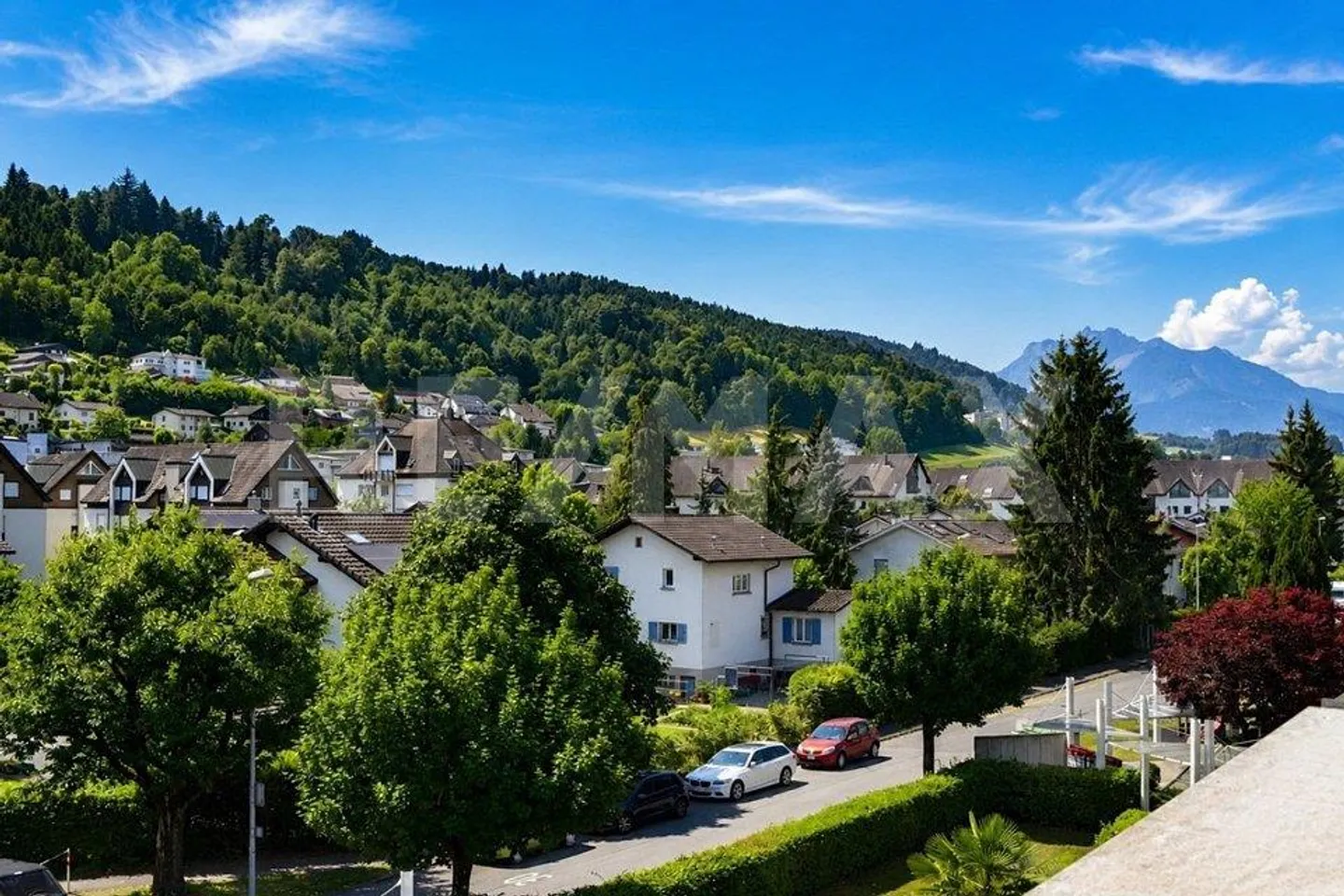 Vivere moderno e tranquillo: Incantevole maisonette 4,5 a Ebikon - Foto 3 di 13