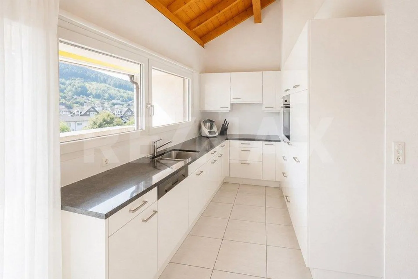 Vivere moderno e tranquillo: Incantevole maisonette 4,5 a Ebikon - Foto 9 di 13
