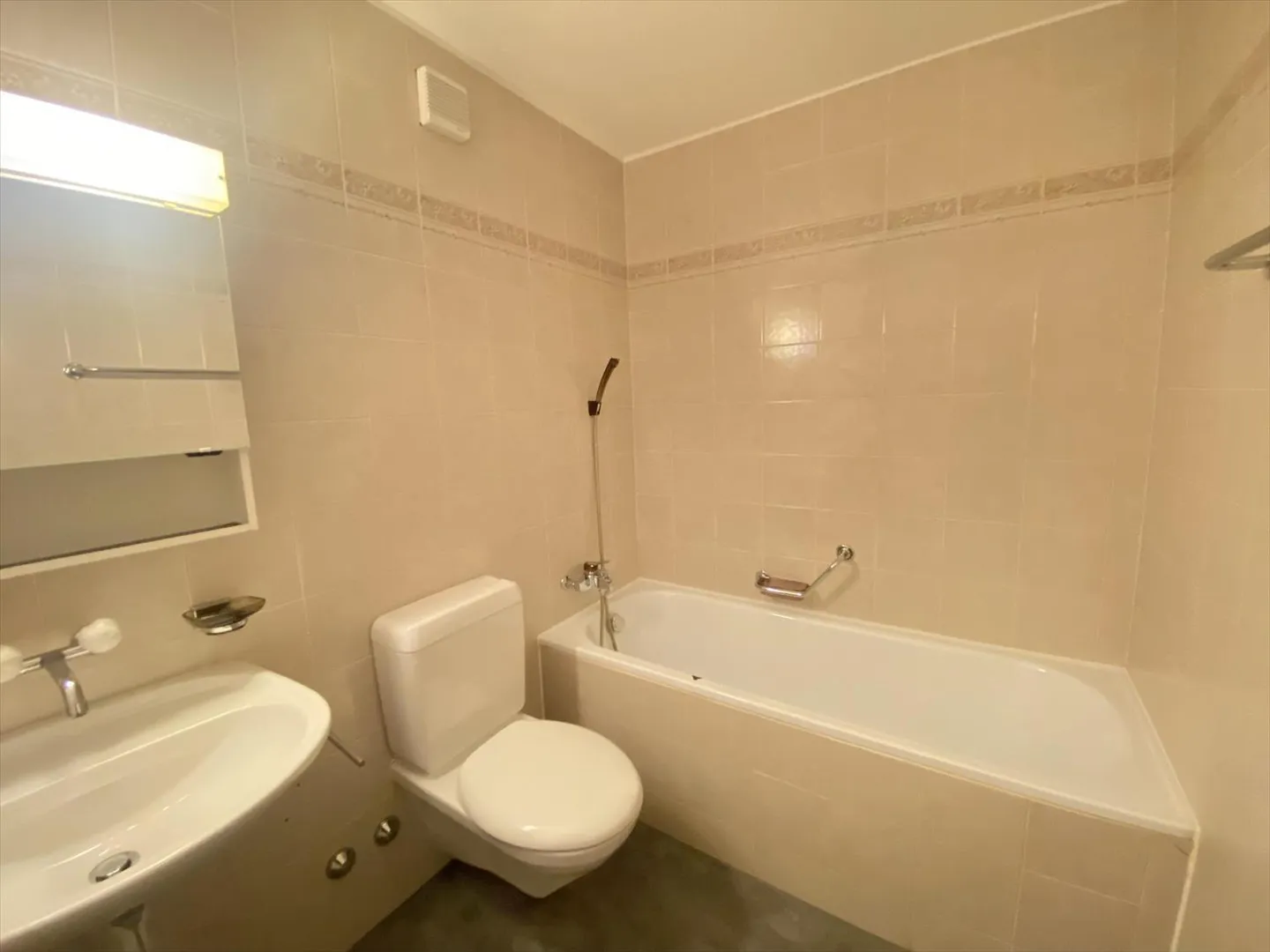 Ambiente familiare e verde - Foto 6 di 10