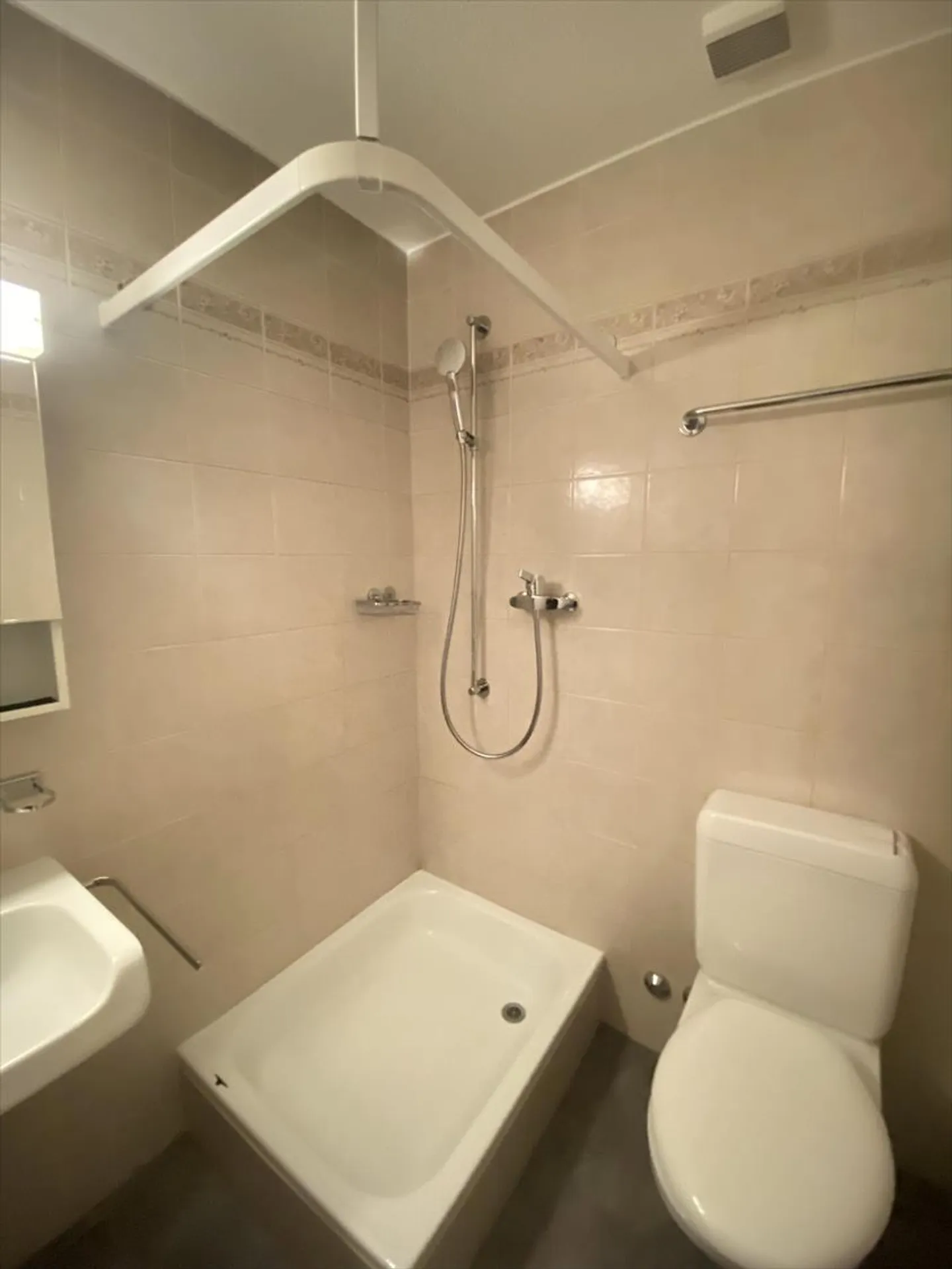 Ambiente familiare e verde - Foto 7 di 10