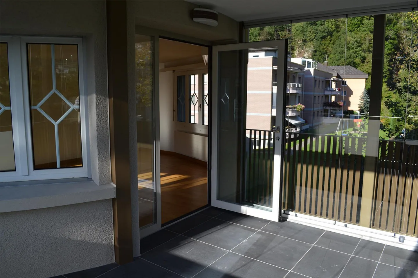 Charming, sunny and bright 3-room apartment with winter garden for rent - Photo 3 of 14