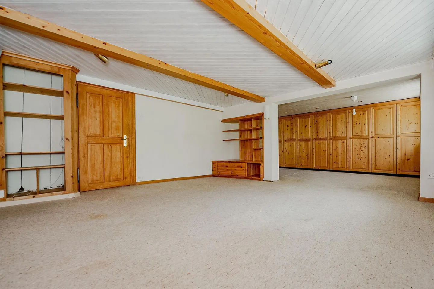 Appenzeller House / Terraced House in Preferred Location Including 1 Parking Space - Photo 7 of 15
