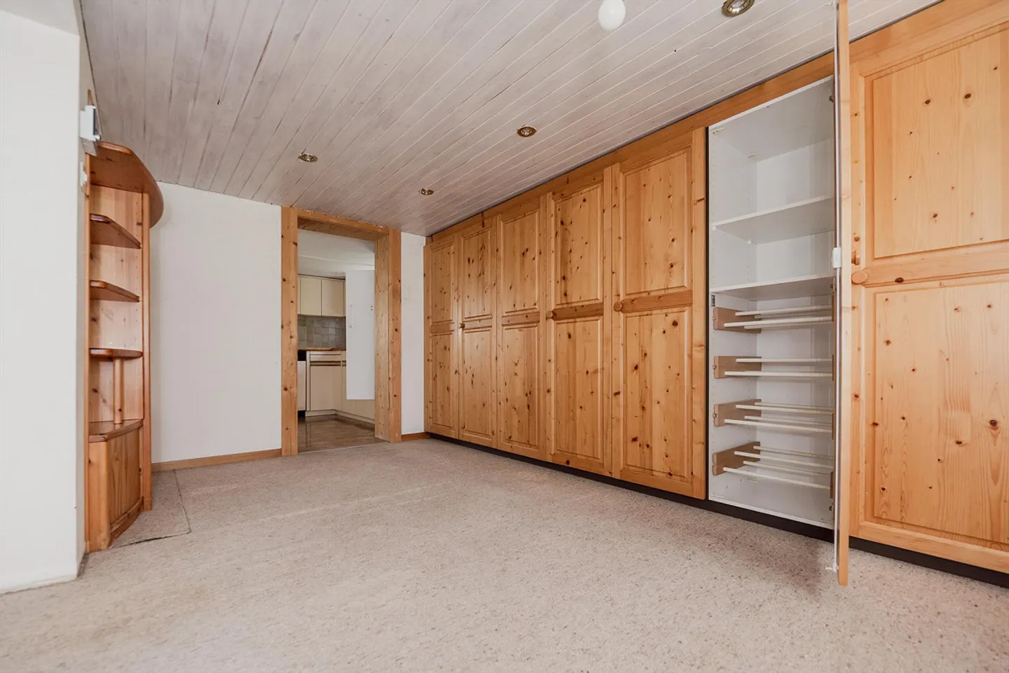 Appenzeller House / Terraced House in Preferred Location Including 1 Parking Space - Photo 8 of 15