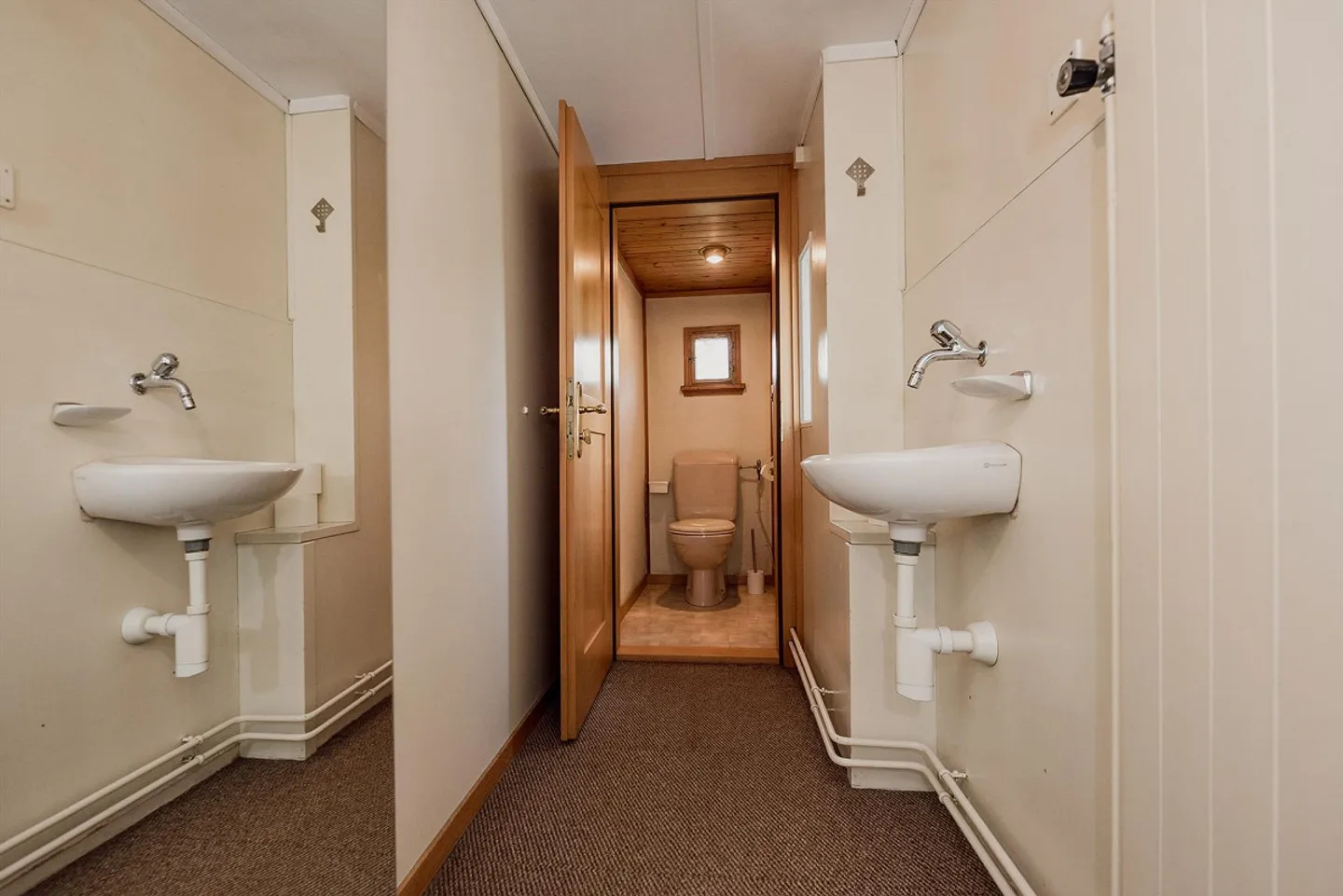 Appenzeller House / Terraced House in Preferred Location Including 1 Parking Space - Photo 13 of 15