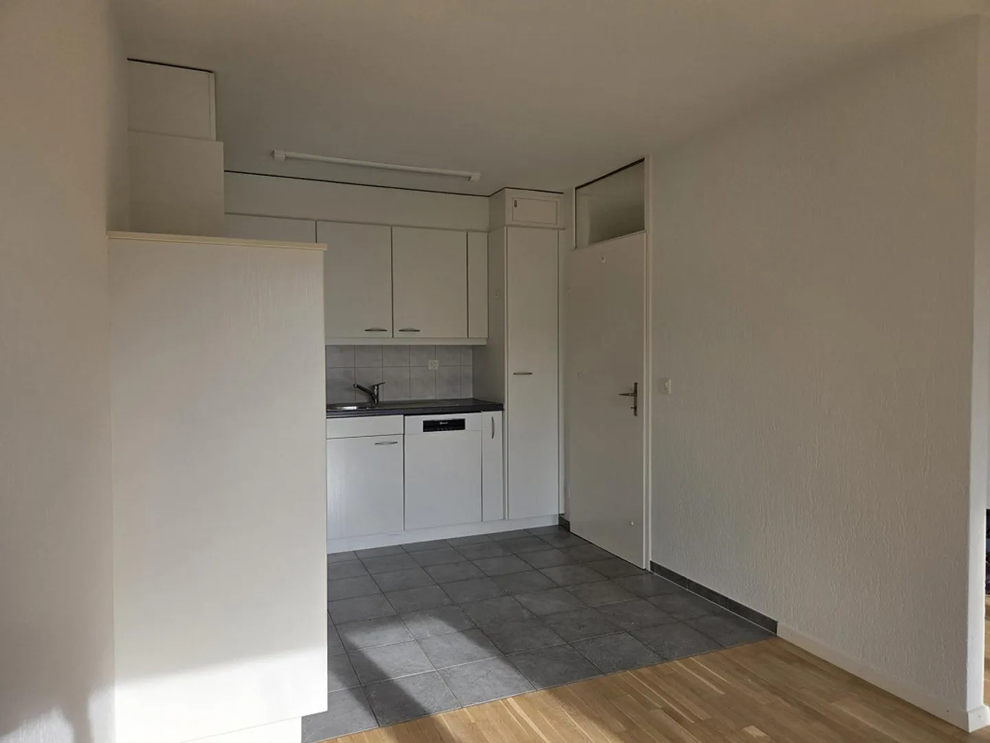 Une maison à rester - Appartement lumineux de 3,5 pièces avec balcon près du Wohlensee - Photo 4 sur 17