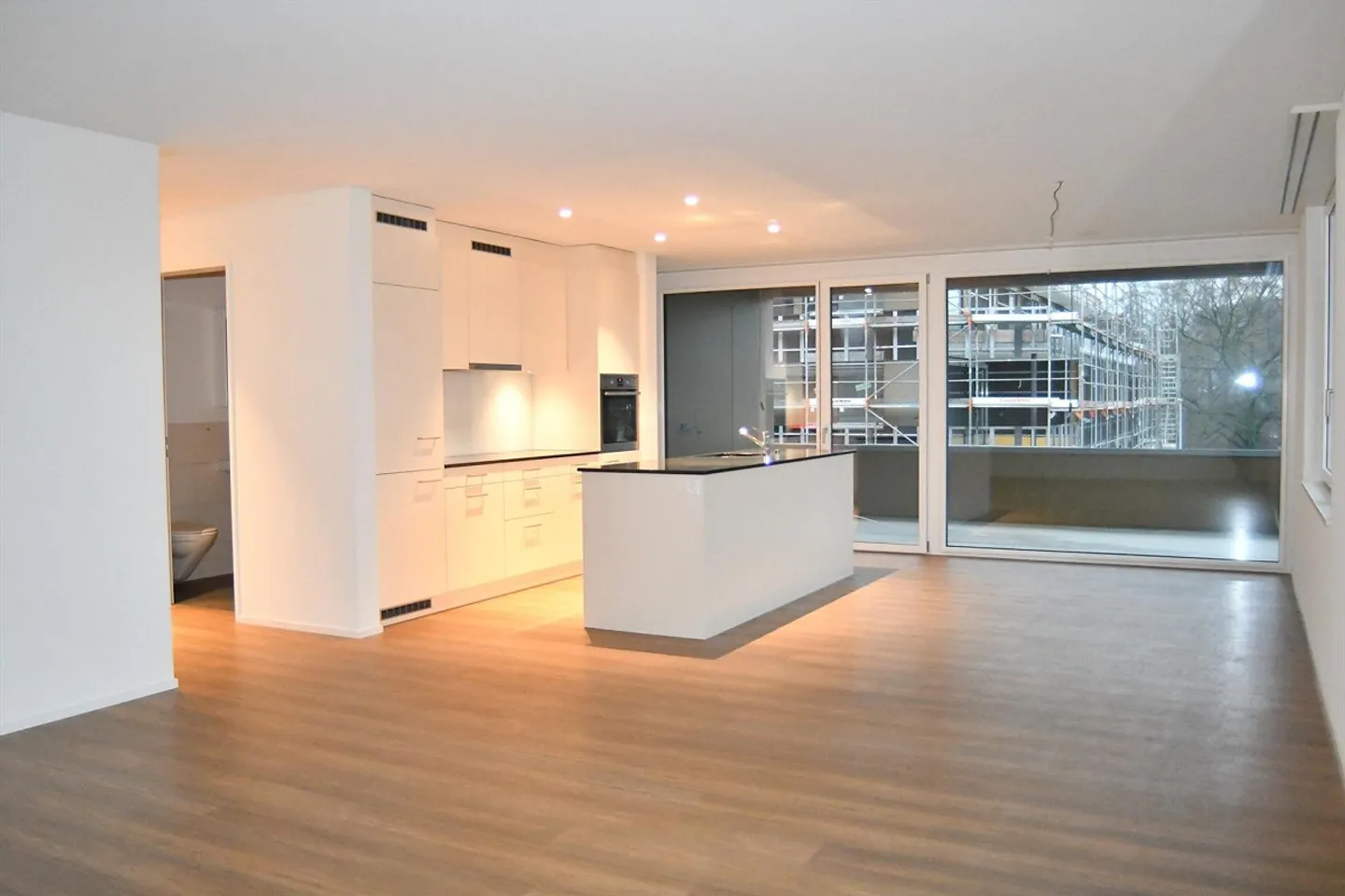 Appartement lumineux de 5½ pièces, situé au calme et ensoleillé - E101 - Photo 1 sur 14