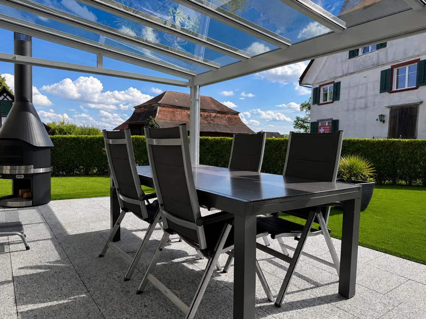Moderne freistehende Familie - Foto 3 von 30