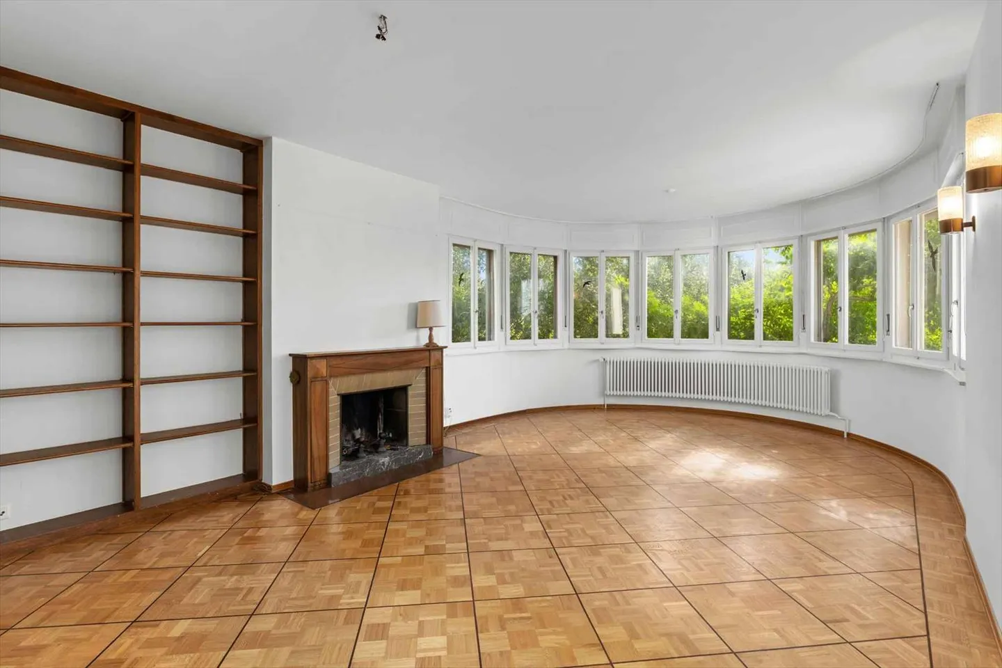 Charming villa with great construction potential - Photo 2 of 13