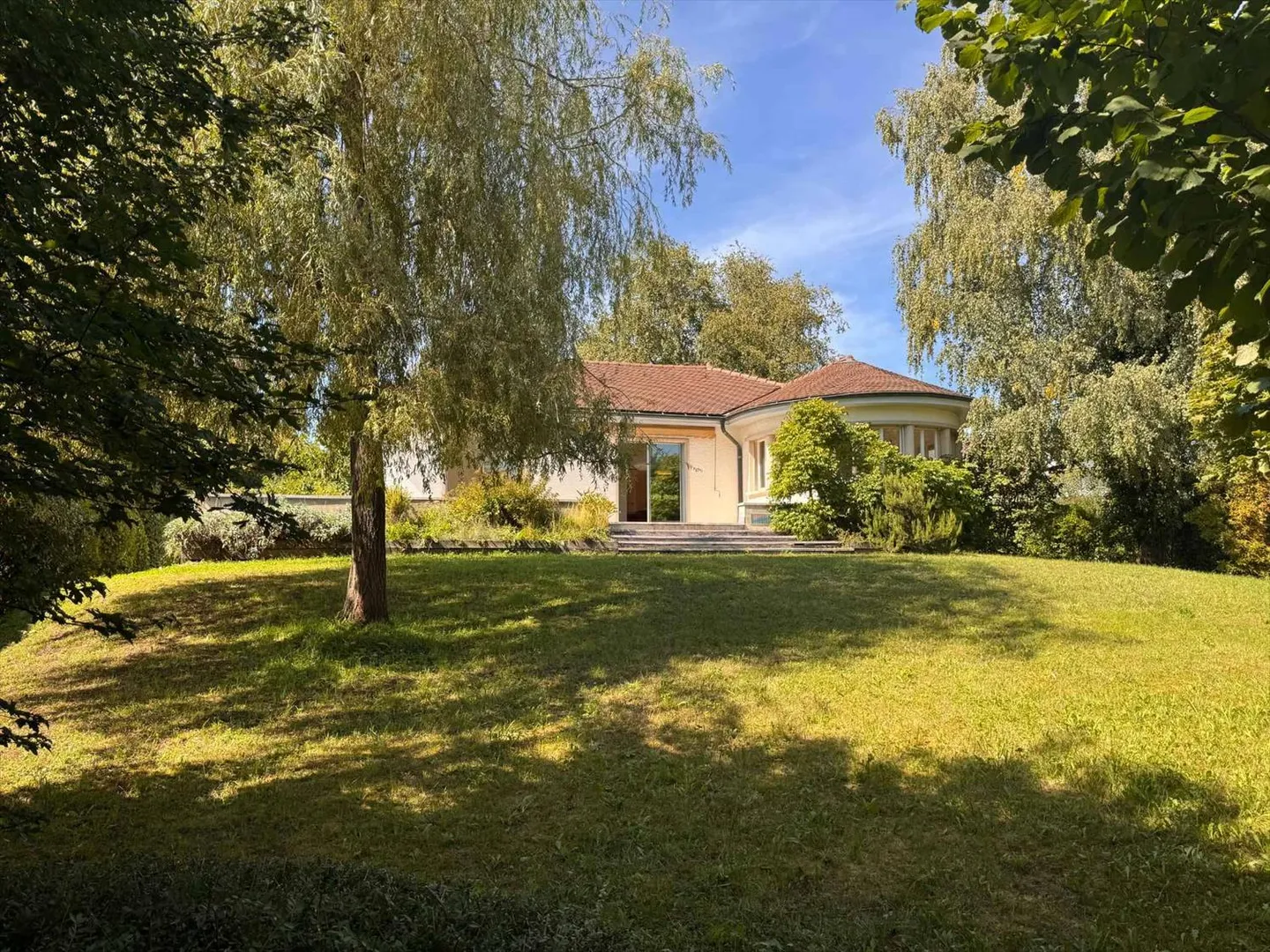 Charming villa with great construction potential - Photo 3 of 13