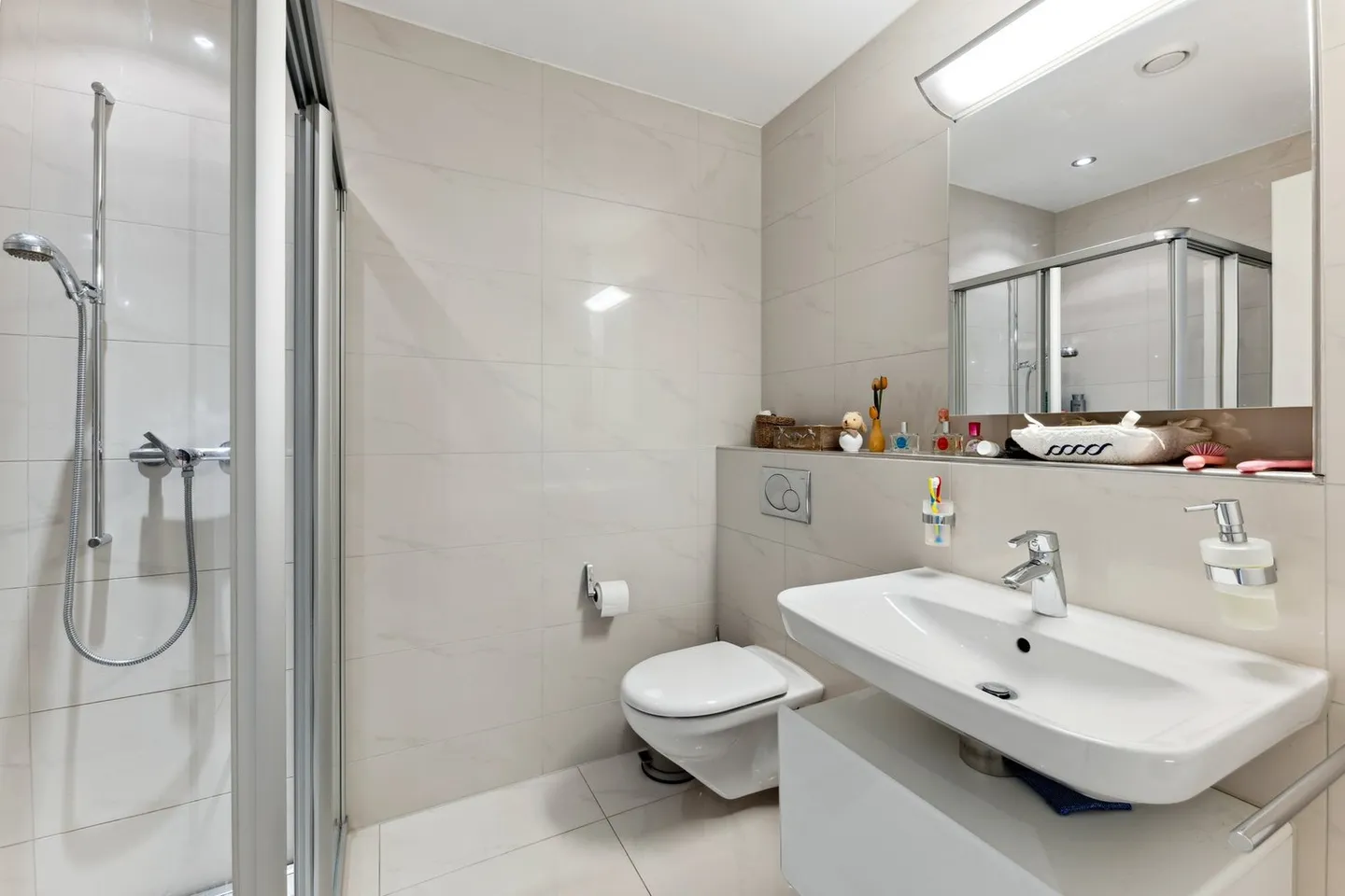 Living in the Green: Spacious 4.5-Room Apartment with Private Garden - Photo 10 of 10