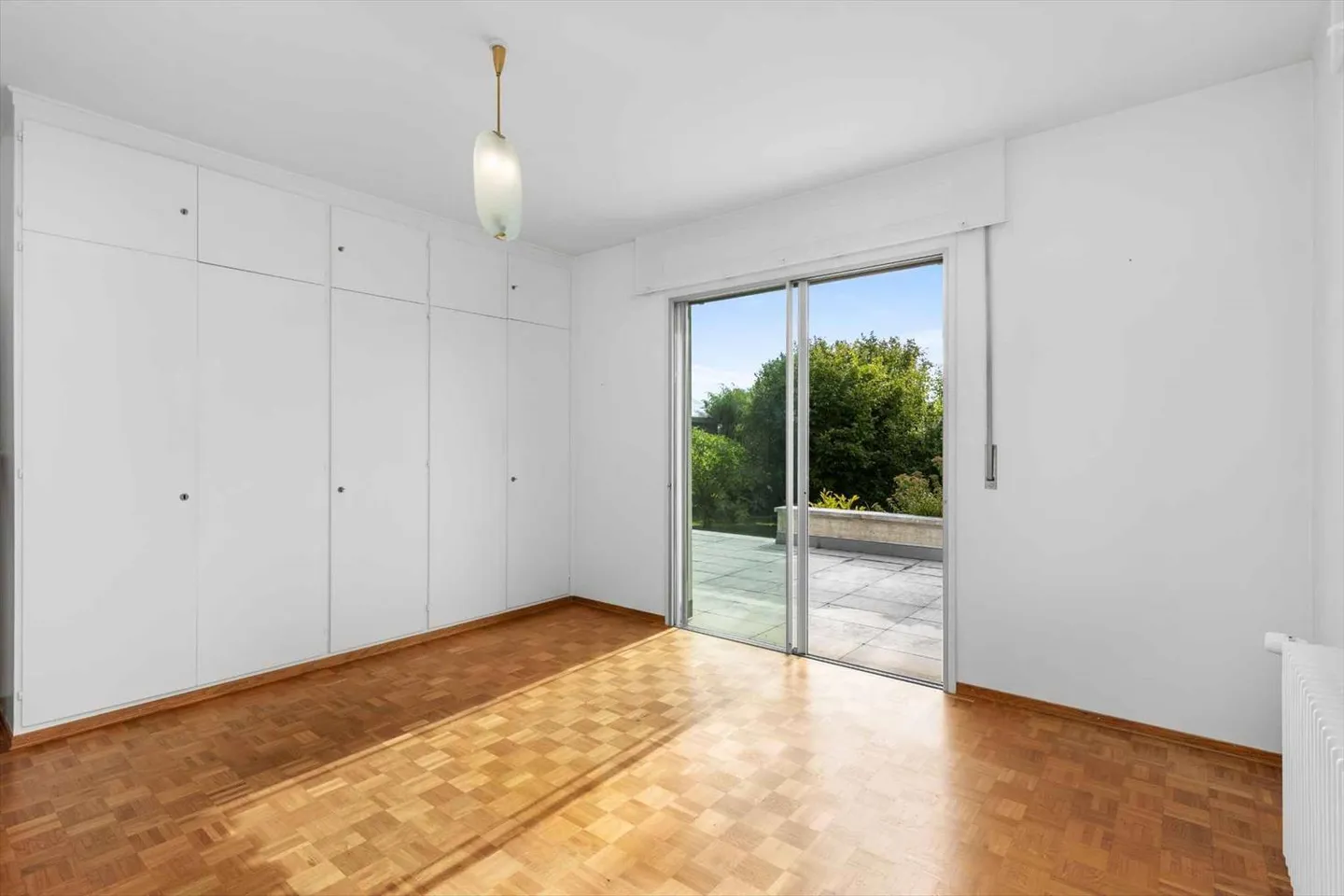 Charming villa with great construction potential - Photo 9 of 13