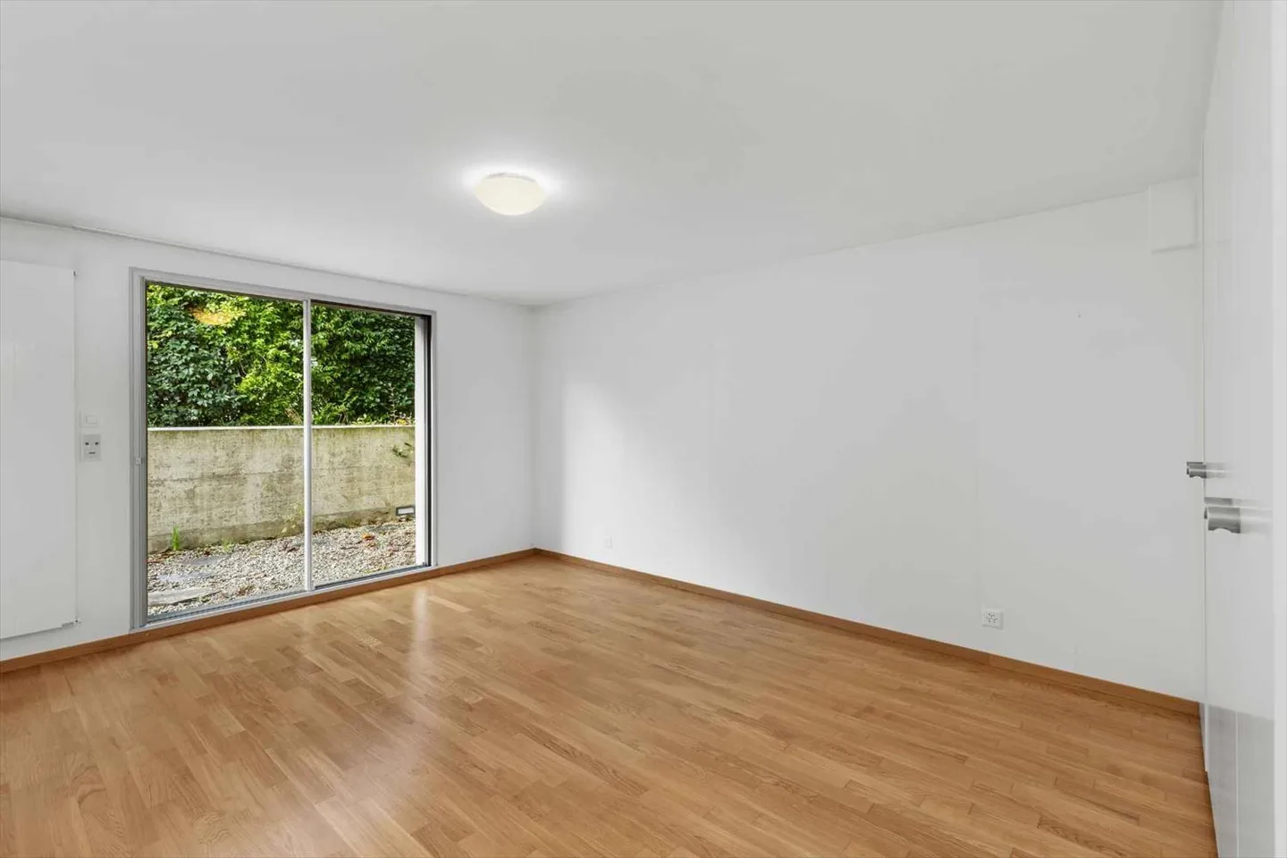 Charming villa with great construction potential - Photo 11 of 13