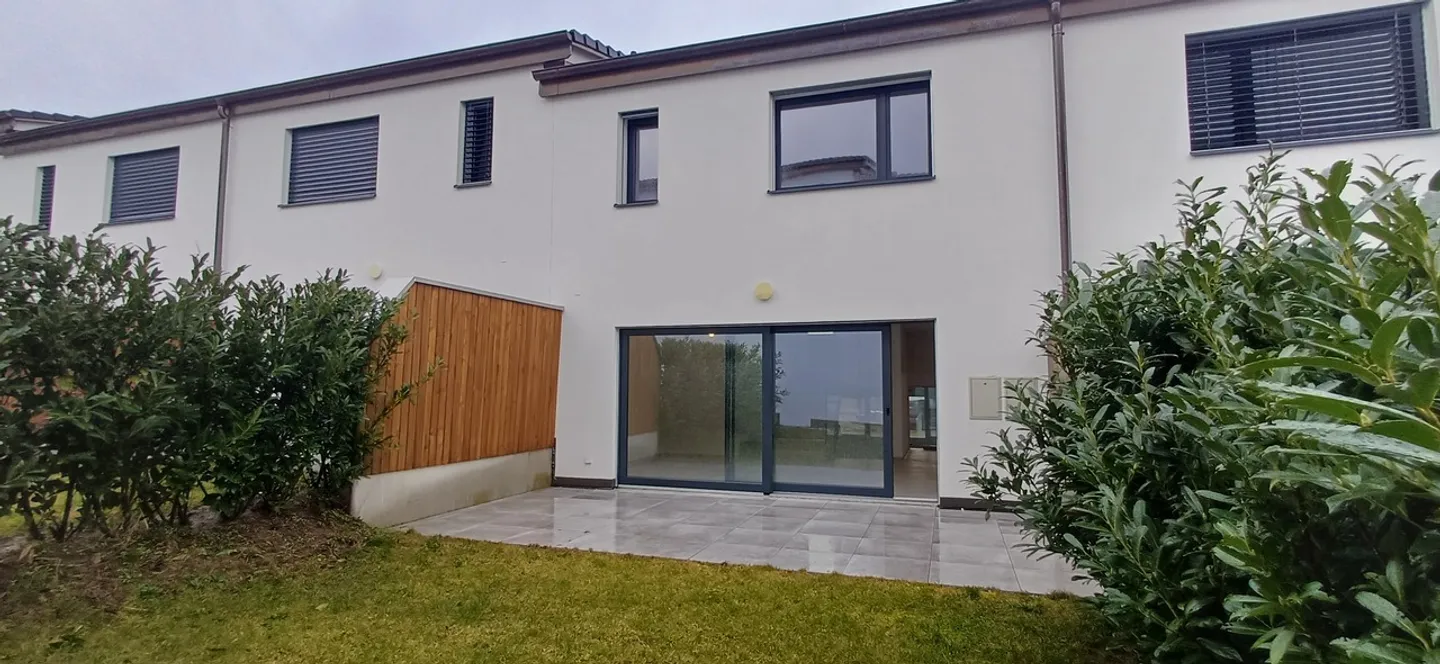 For sale. Charming semi-detached villa of 5.5 rooms. Ideal for a family - Photo 2 of 13