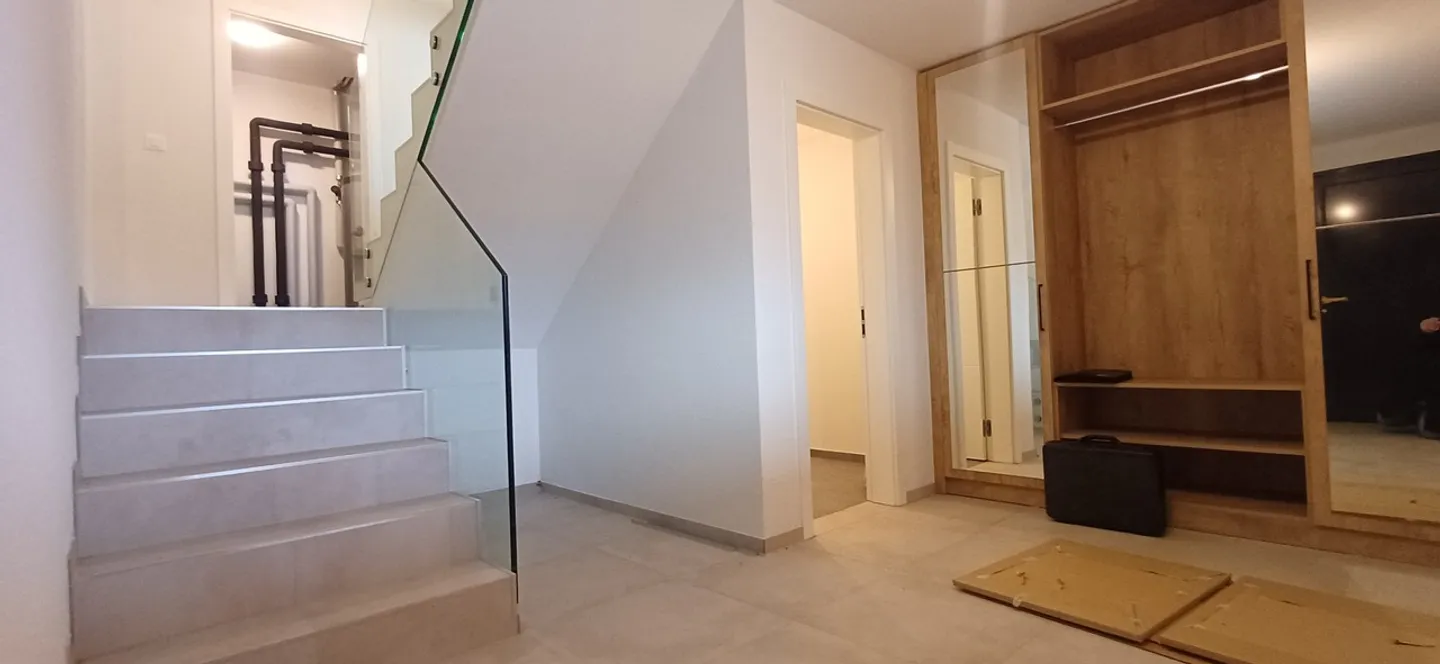 For sale. Charming semi-detached villa of 5.5 rooms. Ideal for a family - Photo 3 of 13