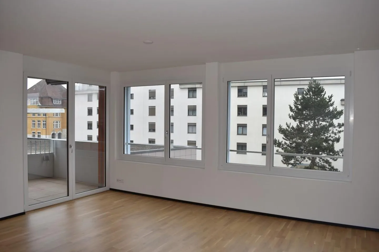 Stylish 3.5-room apartment in the center of Dietikon Urban Living - Photo 2 of 10