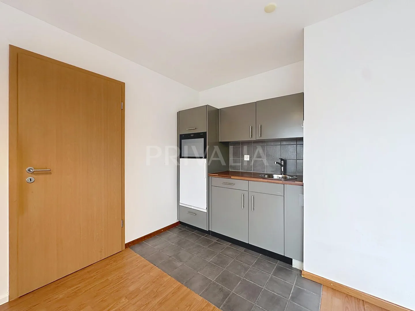 Nuova opportunità: Uffici in affitto con passaggio - Foto 8 di 13