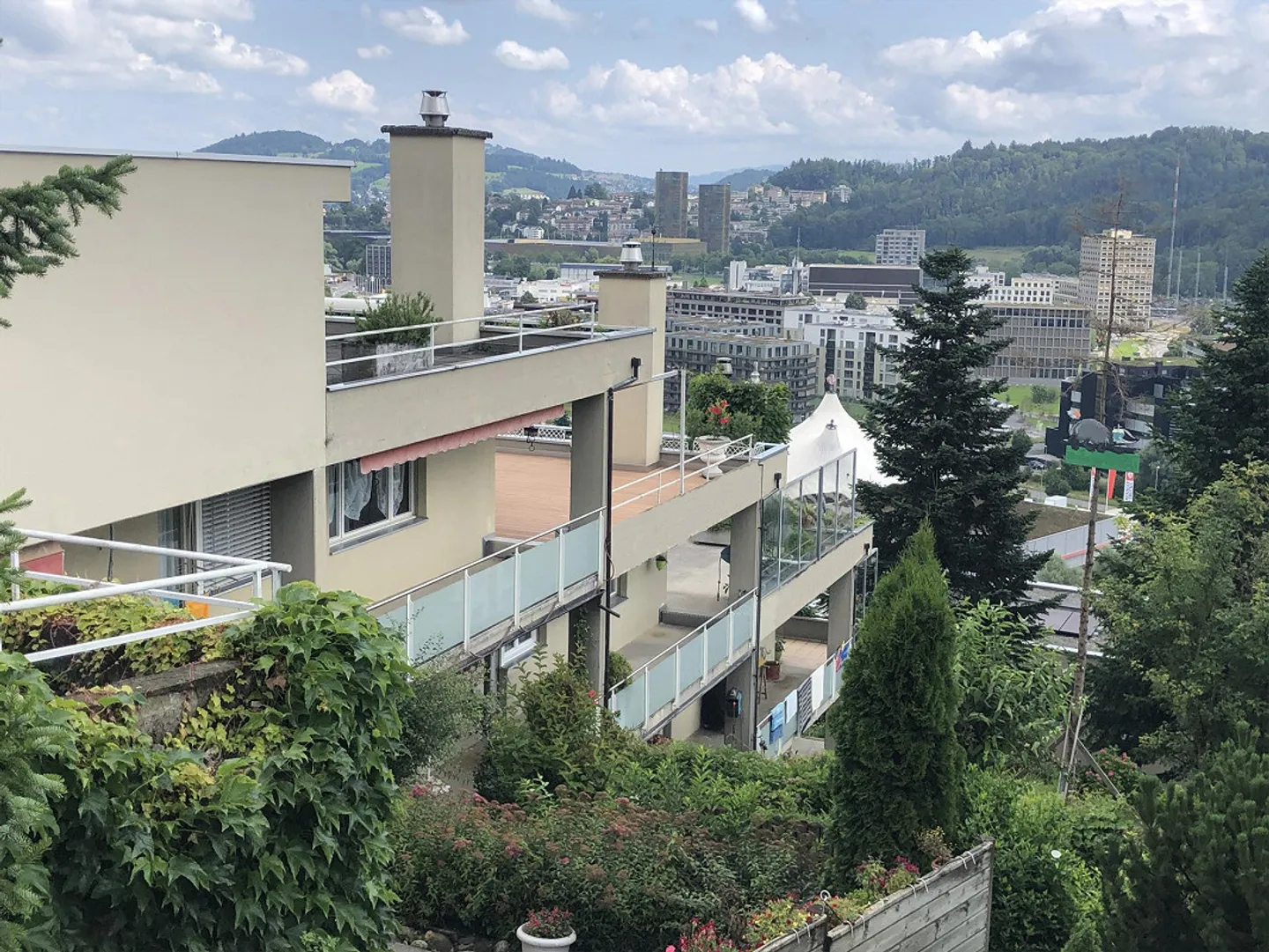 Appartamento con terrazza e vista libera - Foto 3 di 7