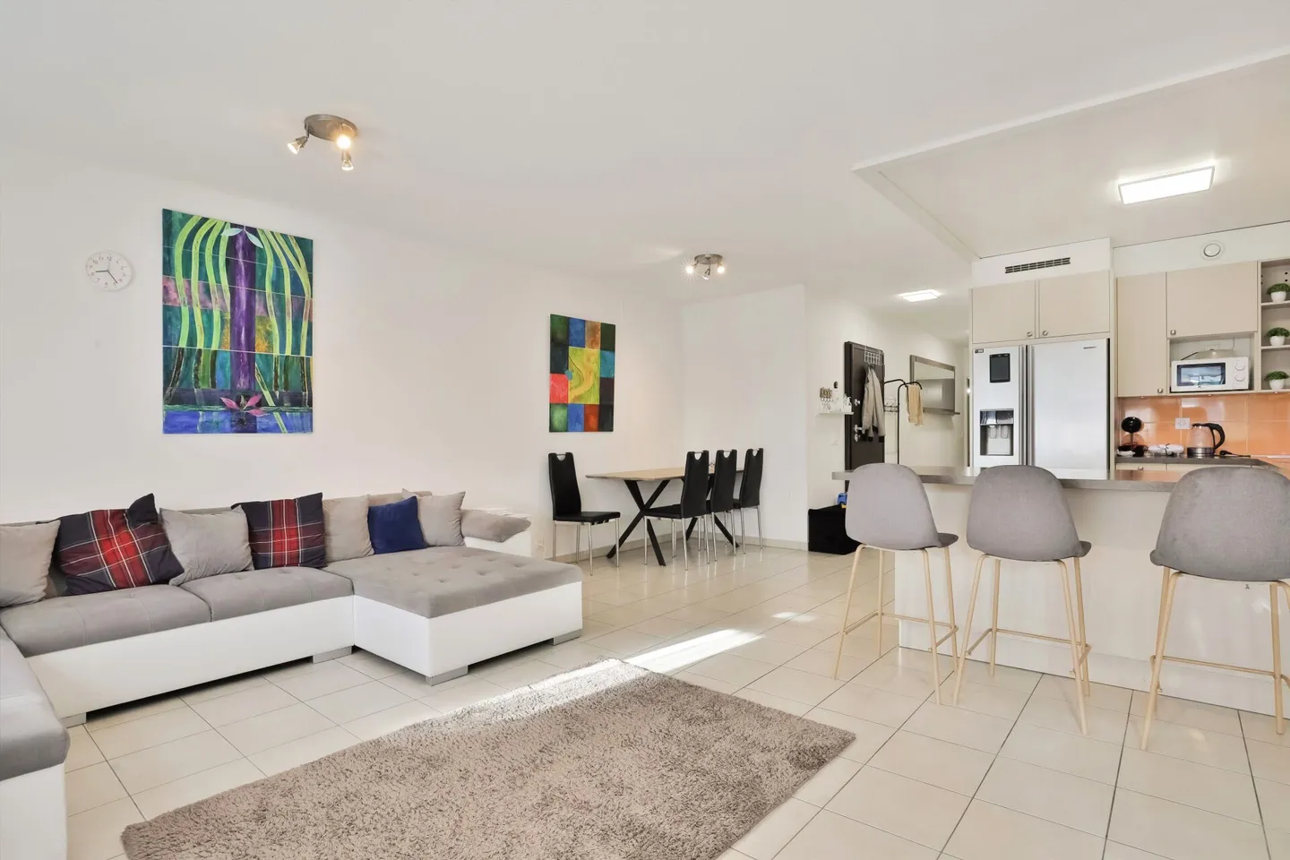 Appartement traversant à proximité des transports et des commerces - Photo 4 sur 9