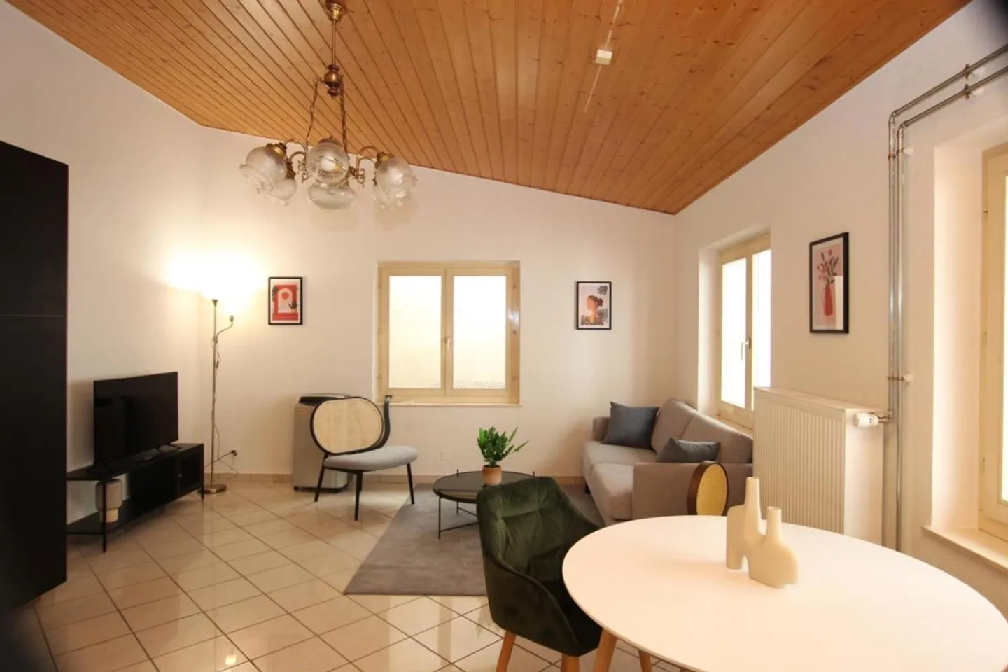 Furnished apartment for rent - Photo 2 of 8