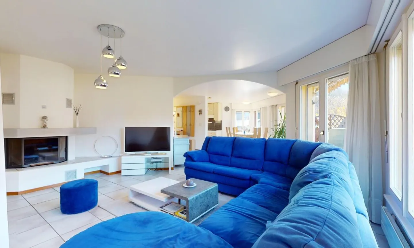 Exclusif : Belle villa de 4 pièces avec studio au sous-sol - Photo 2 sur 13