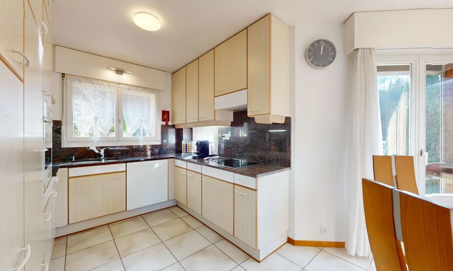 Exclusif : Belle villa de 4 pièces avec studio au sous-sol - Photo 3 sur 13