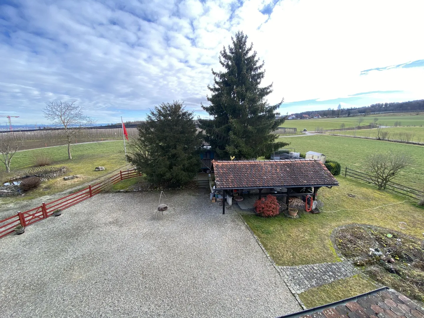 Charming timber-framed house with outbuilding and grounds for small animal husbandry - Photo 3 of 5