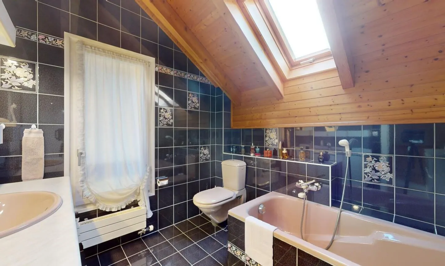 Exclusif : Belle villa de 4 pièces avec studio au sous-sol - Photo 9 sur 13