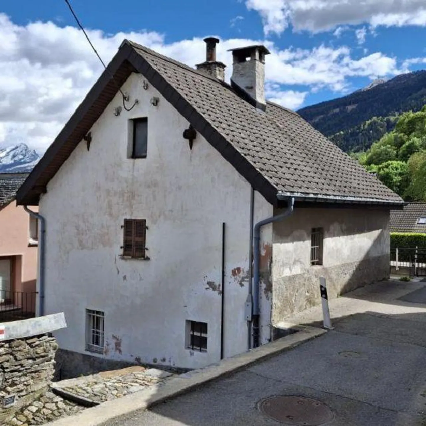 Casa nel villaggio di 4 stanze da ampliare con giardino e parcheggio - Foto 1 di 22