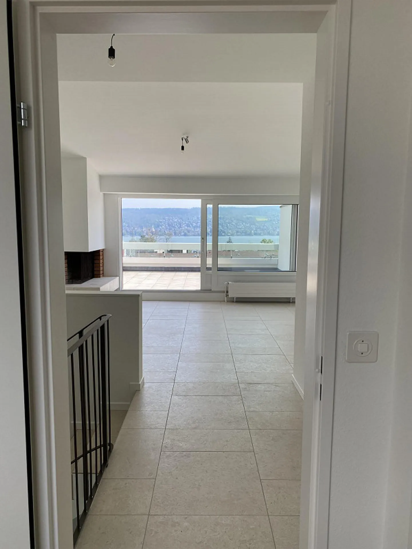 Exclusive townhouse with winter garden and stunning lake/mountain view - Photo 1 of 10