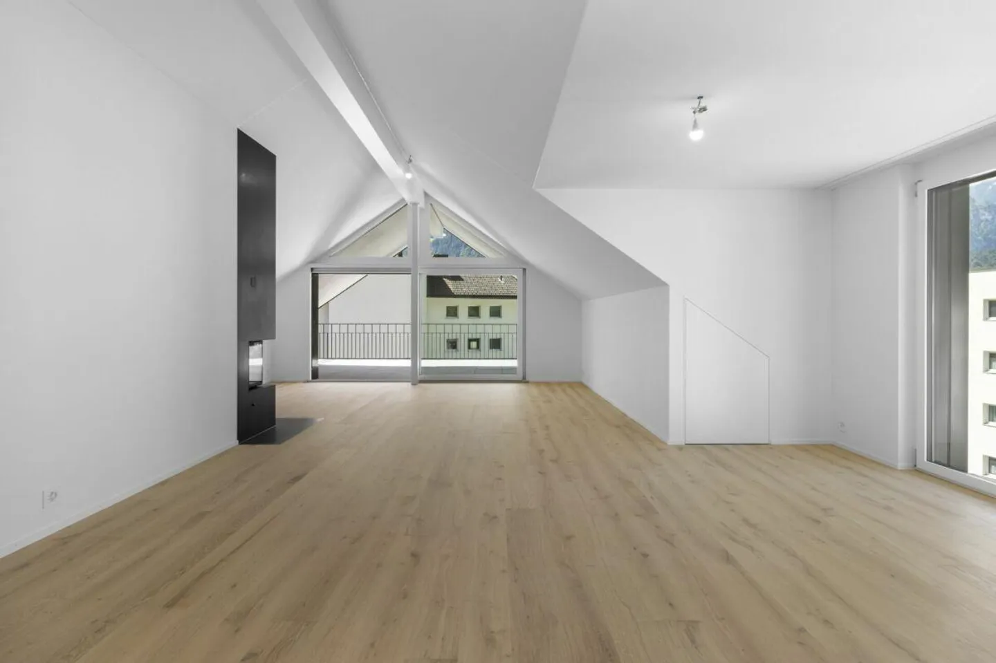 Appartement en attique avec le meilleur confort de vie - Photo 3 sur 13