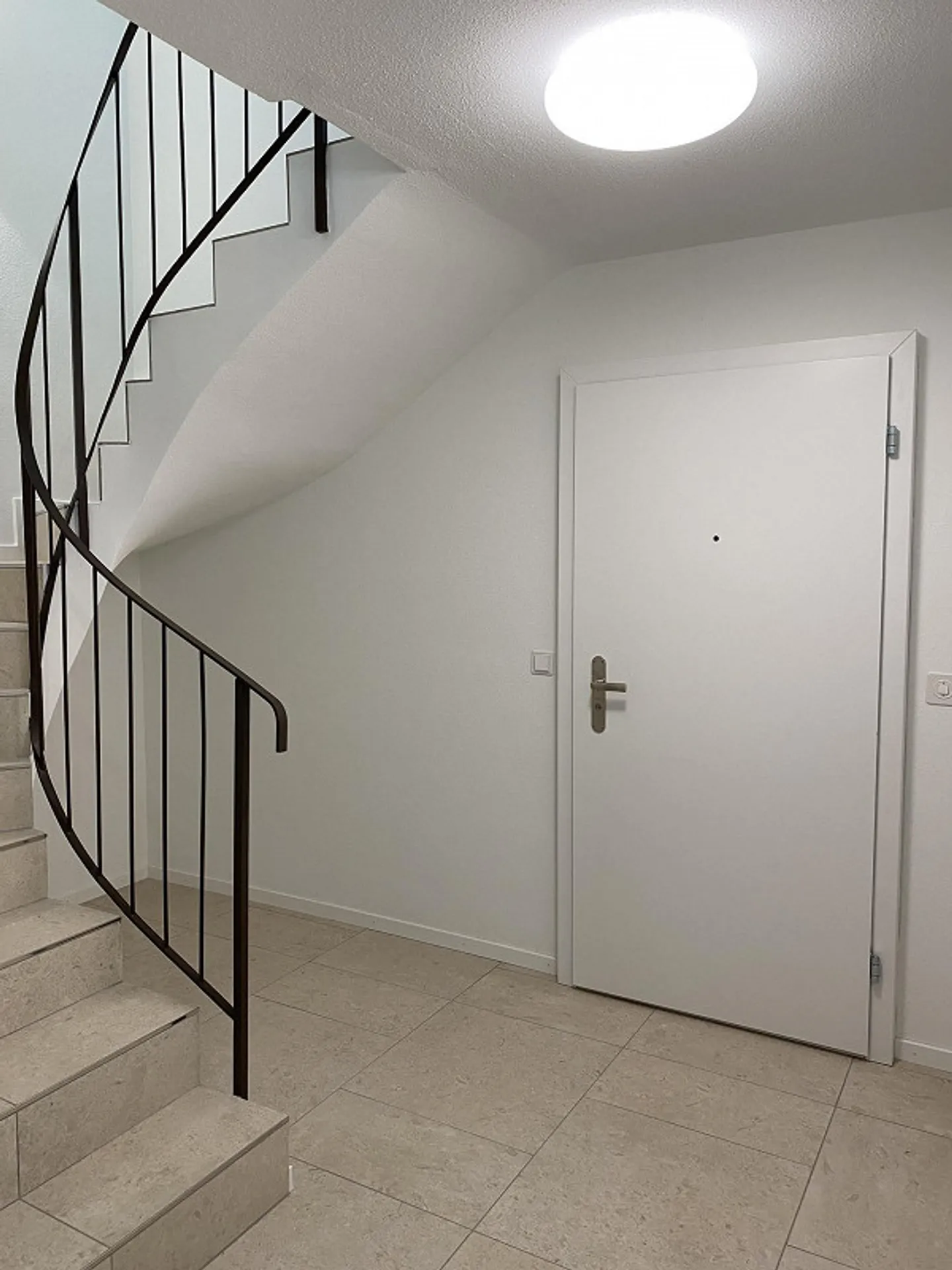 Exclusive townhouse with winter garden and stunning lake/mountain view - Photo 9 of 10