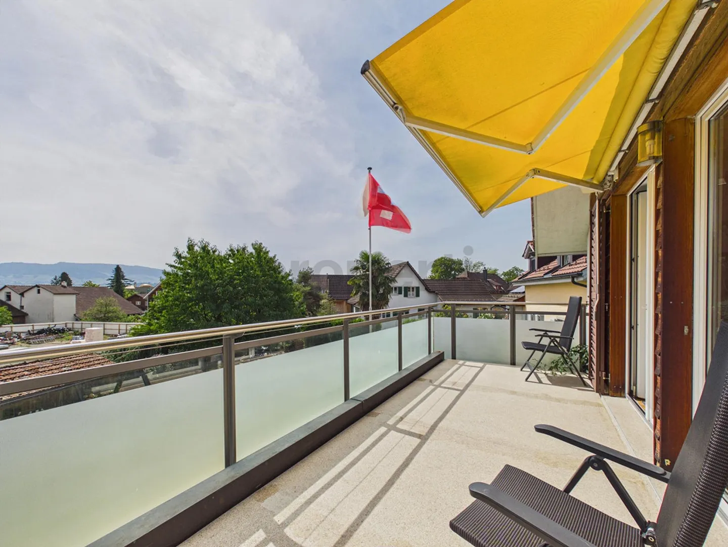 Large garden for private use, 250 m² terrace and flexible room layout (4.5 / 5.5 rooms) - Photo 11 of 12