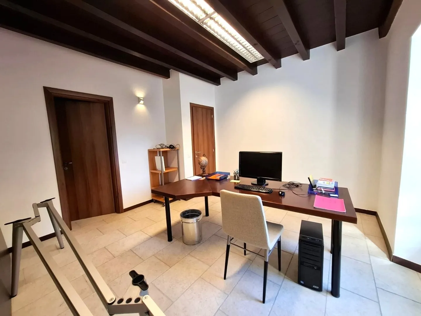 Vivere in una corte storica a Chiasso: appartamento di 5 camere in posizione centrale - Foto 5 di 12