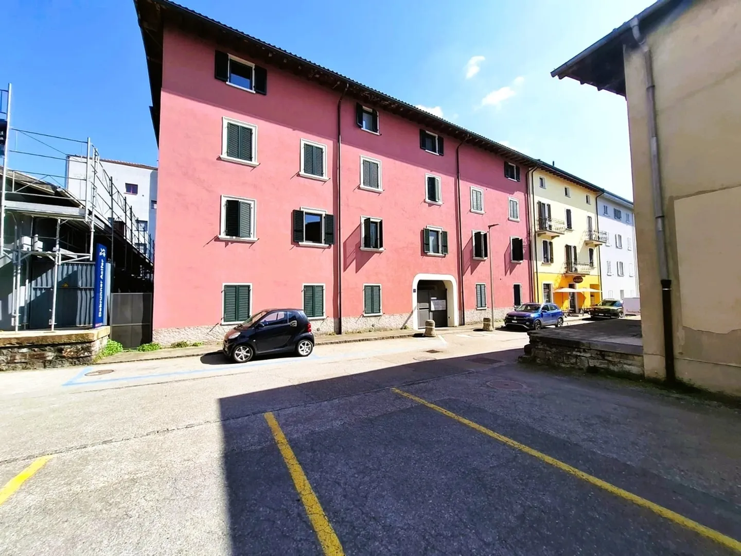 Vivere in una corte storica a Chiasso: appartamento di 5 camere in posizione centrale - Foto 10 di 12
