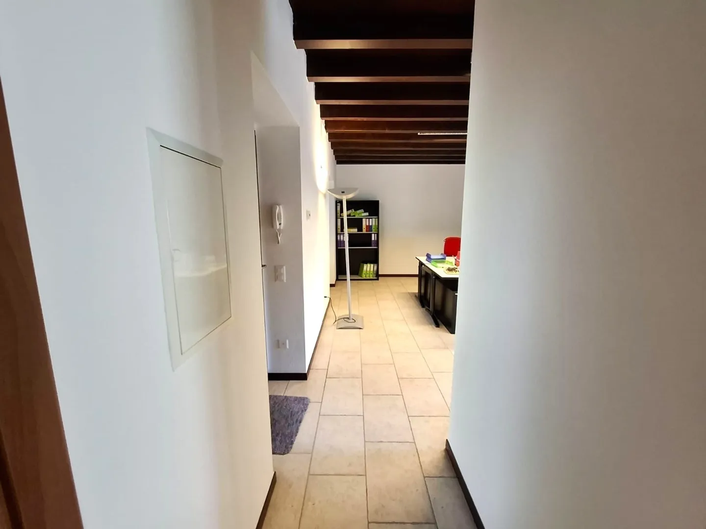 Vivere in una corte storica a Chiasso: appartamento di 5 camere in posizione centrale - Foto 11 di 12