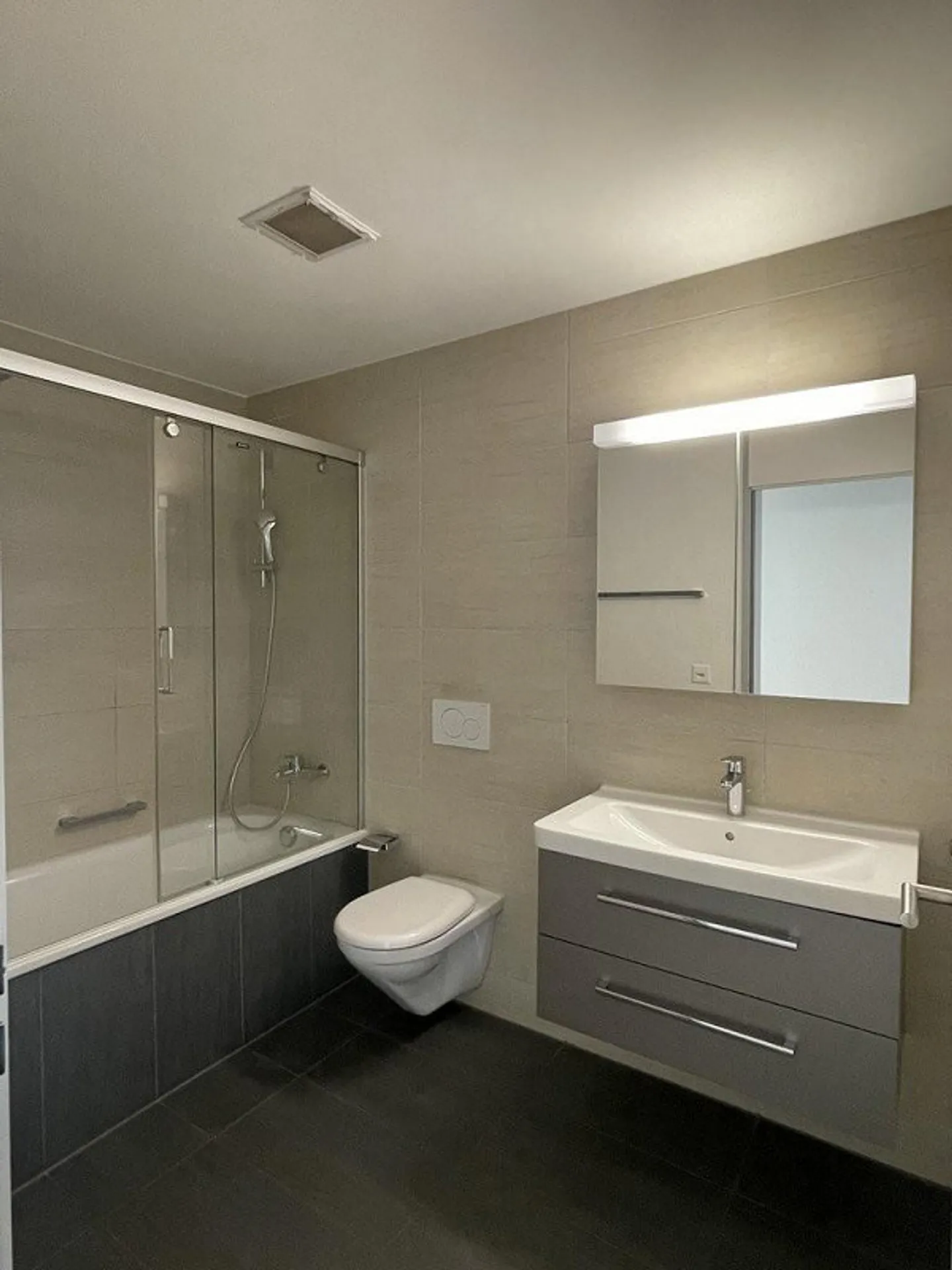 Appartement 3.5 pièces calme et ensoleillé dans un quartier familial - Photo 4 sur 8