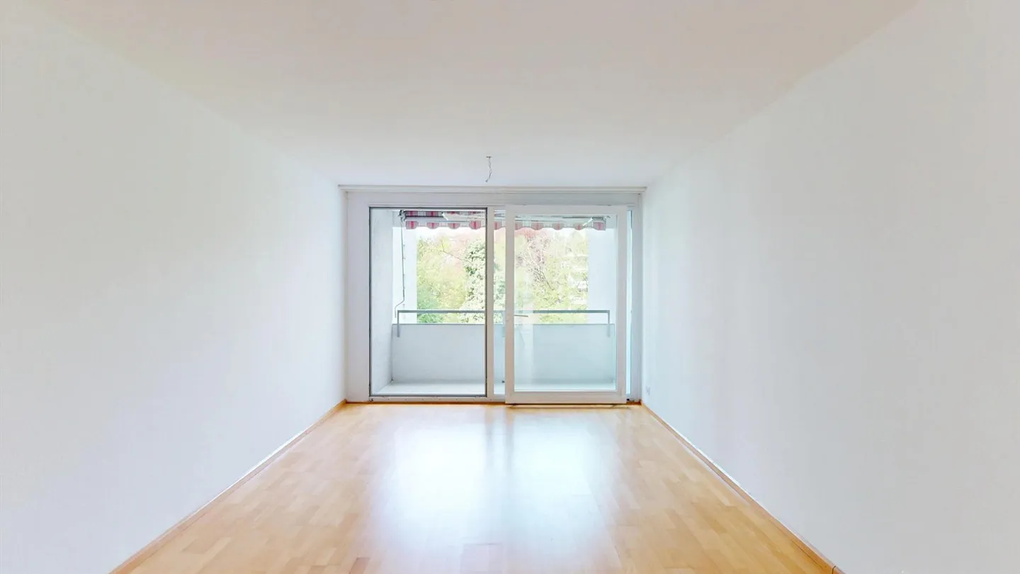 Charming 3.5-room apartment with two balconies attractive entry thanks to building rights - Photo 6 of 10