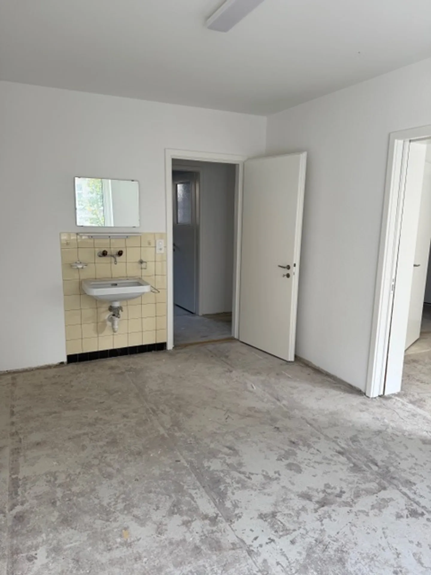 Espace commercial / Bureau / Salle de thérapie à louer dans un emplacement de choix - Photo 6 sur 13
